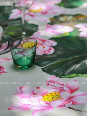 Khăn trải bàn vẽ hoa sen hồng